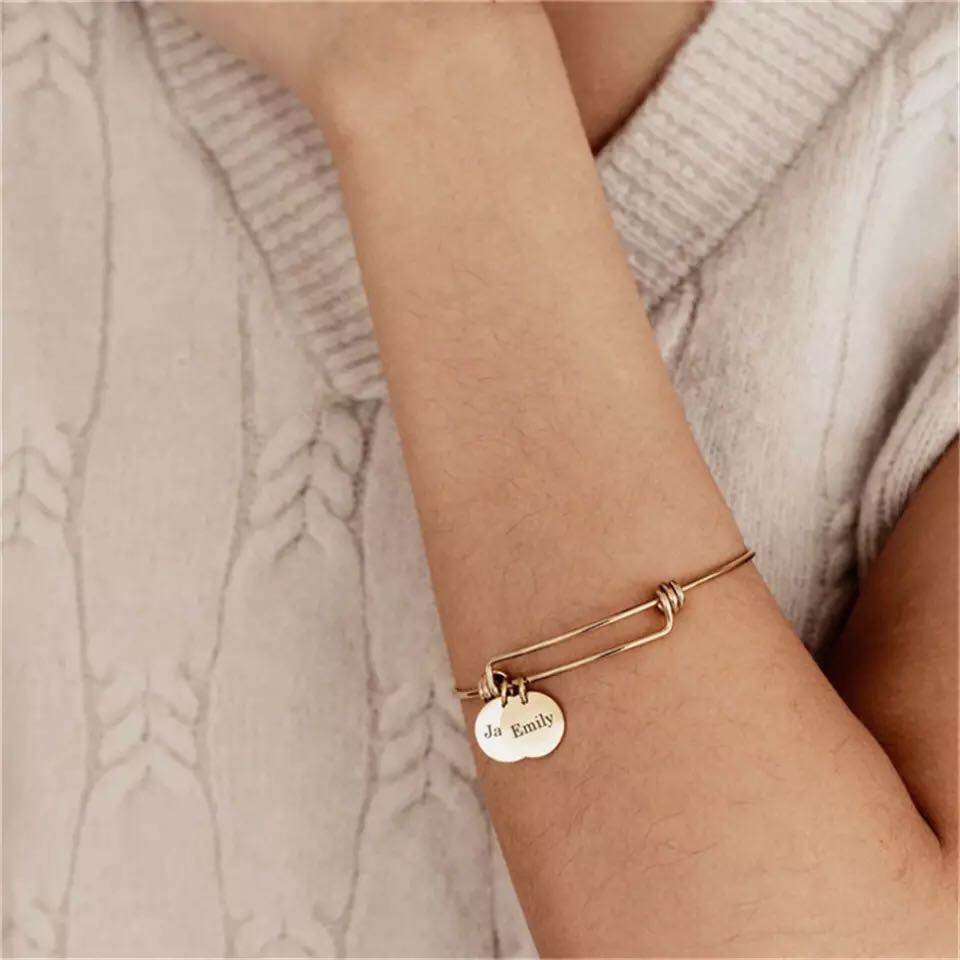 Personalized Bangle Bracelet W - Women Fashion Name Ideas 评论和价格